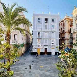 https://loft-el-chicuco-en-el-corazon-de-cadiz-con-wifi.hotelsincadiz.net